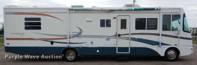 image for item GM9109 2002 Damon Daybreak  RV