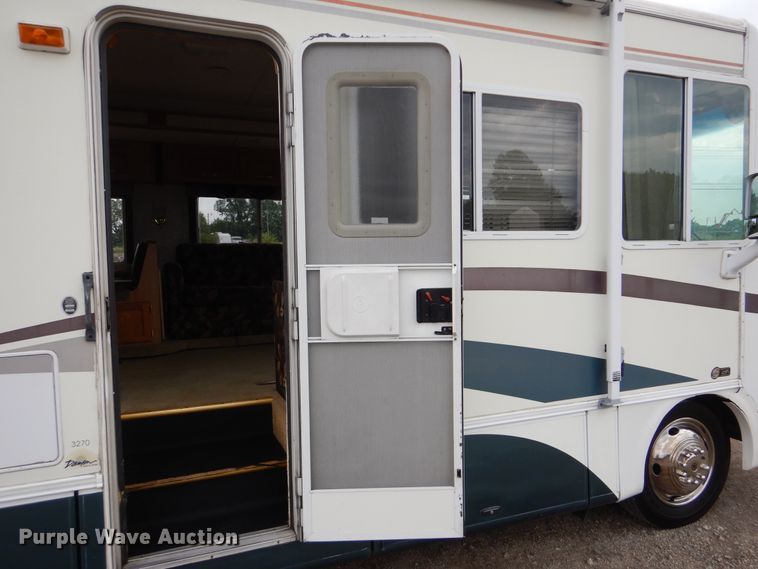 image for item GM9109 2002 Damon Daybreak  RV