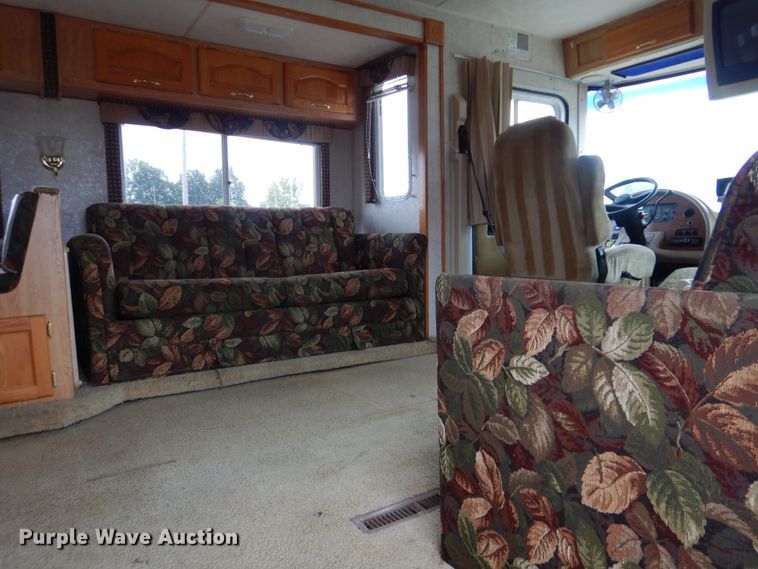 image for item GM9109 2002 Damon Daybreak  RV