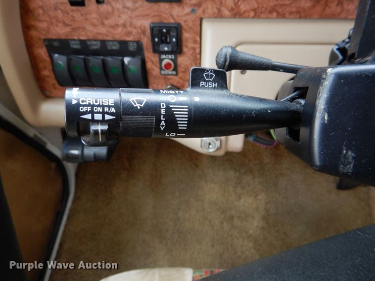 image for item GM9109 2002 Damon Daybreak  RV