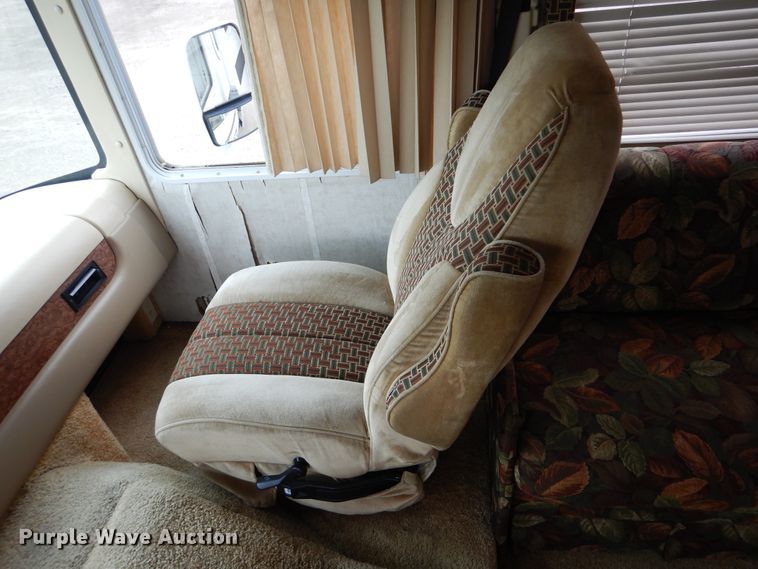 image for item GM9109 2002 Damon Daybreak  RV