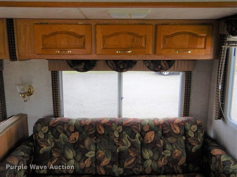 image for item GM9109 2002 Damon Daybreak  RV