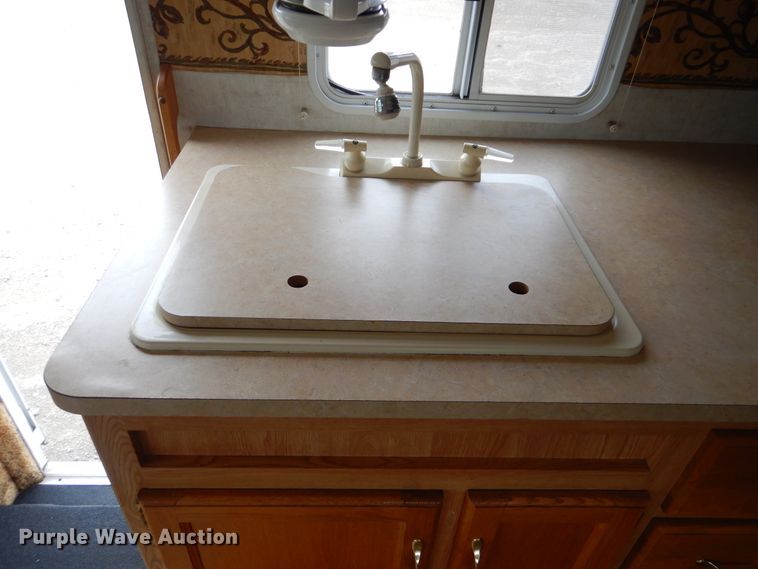 image for item GM9109 2002 Damon Daybreak  RV