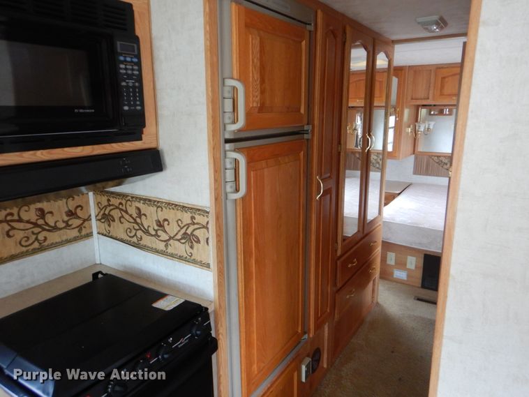 image for item GM9109 2002 Damon Daybreak  RV