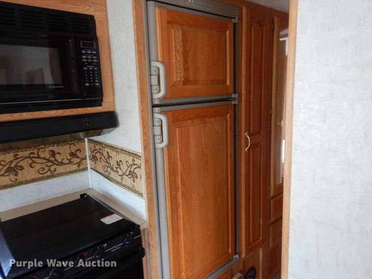 image for item GM9109 2002 Damon Daybreak  RV