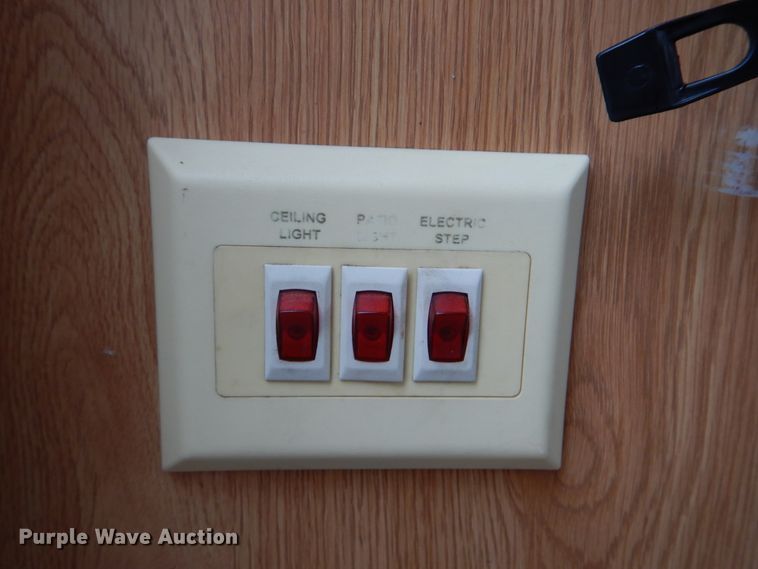 image for item GM9109 2002 Damon Daybreak  RV