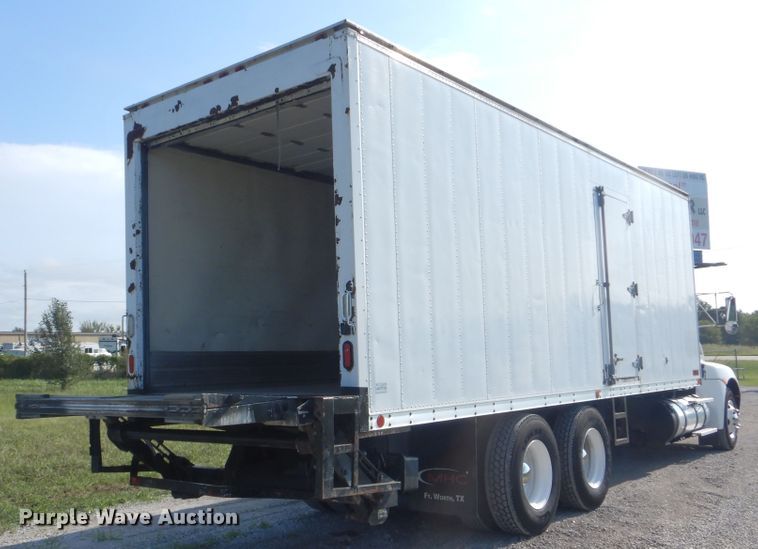 image for item GM9154 2011 Kenworth T370  refrigerated box truck