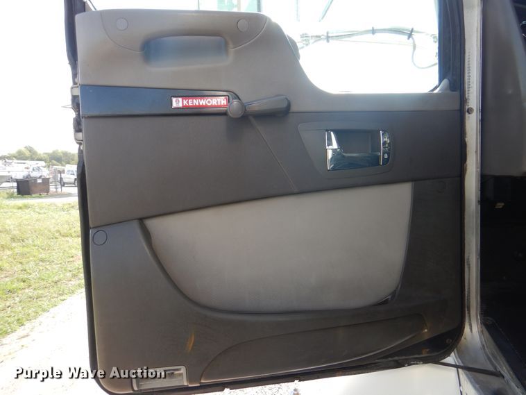 image for item GM9154 2011 Kenworth T370  refrigerated box truck