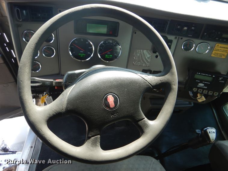 image for item GM9154 2011 Kenworth T370  refrigerated box truck