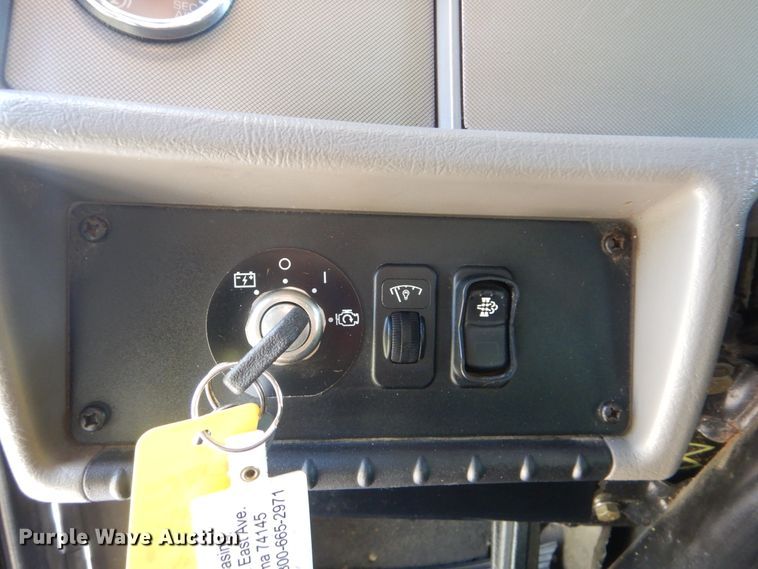 image for item GM9154 2011 Kenworth T370  refrigerated box truck