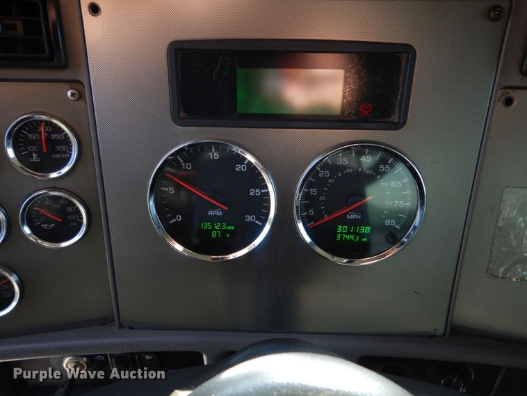 image for item GM9154 2011 Kenworth T370  refrigerated box truck