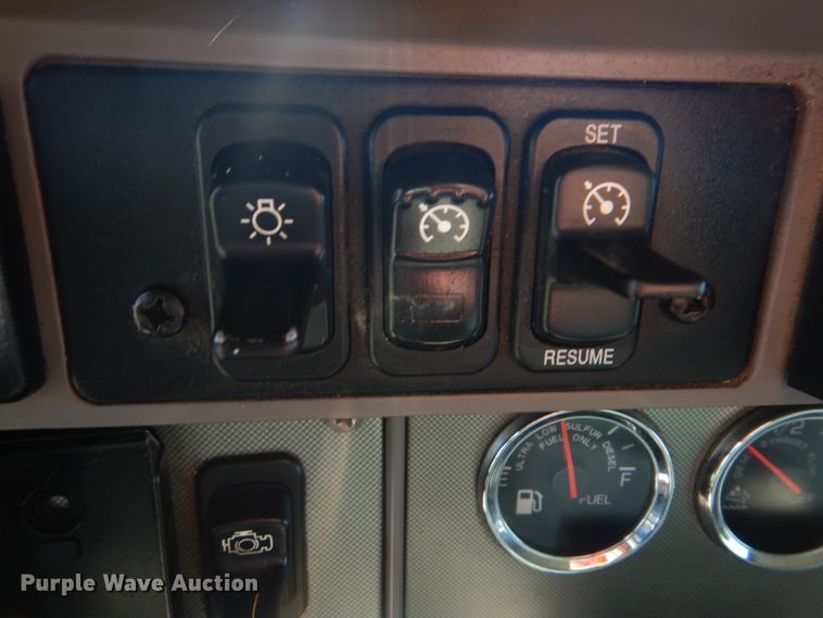 image for item GM9154 2011 Kenworth T370  refrigerated box truck