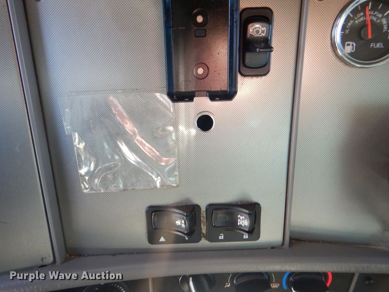 image for item GM9154 2011 Kenworth T370  refrigerated box truck