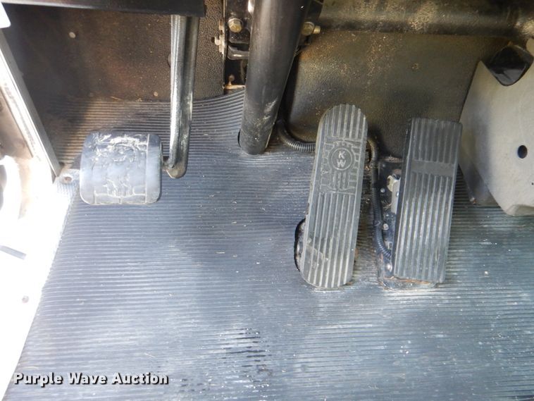 image for item GM9154 2011 Kenworth T370  refrigerated box truck