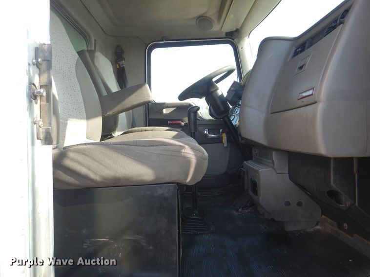 image for item GM9154 2011 Kenworth T370  refrigerated box truck