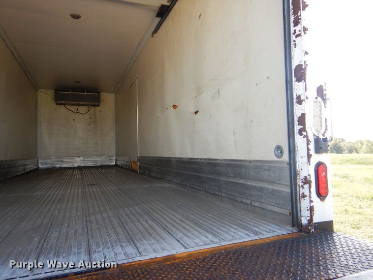 image for item GM9154 2011 Kenworth T370  refrigerated box truck
