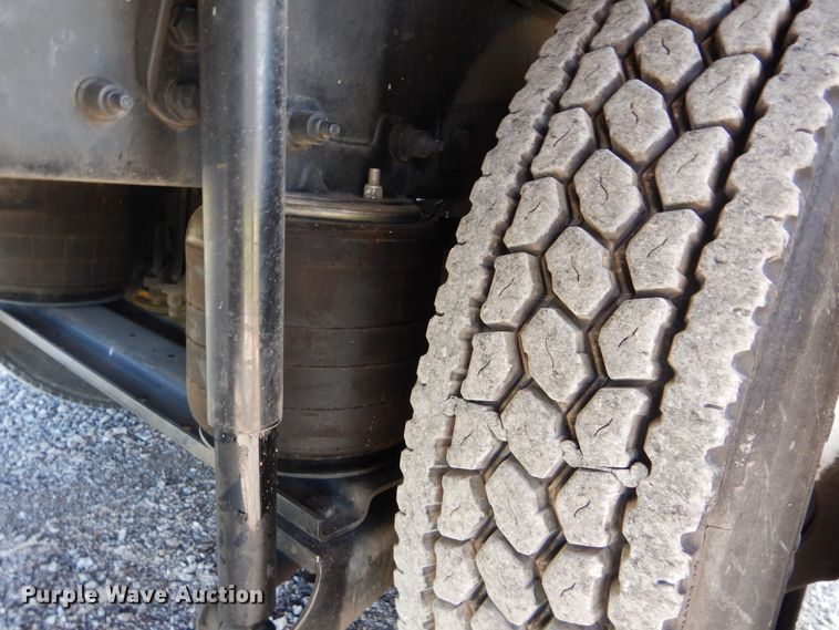 image for item GM9154 2011 Kenworth T370  refrigerated box truck