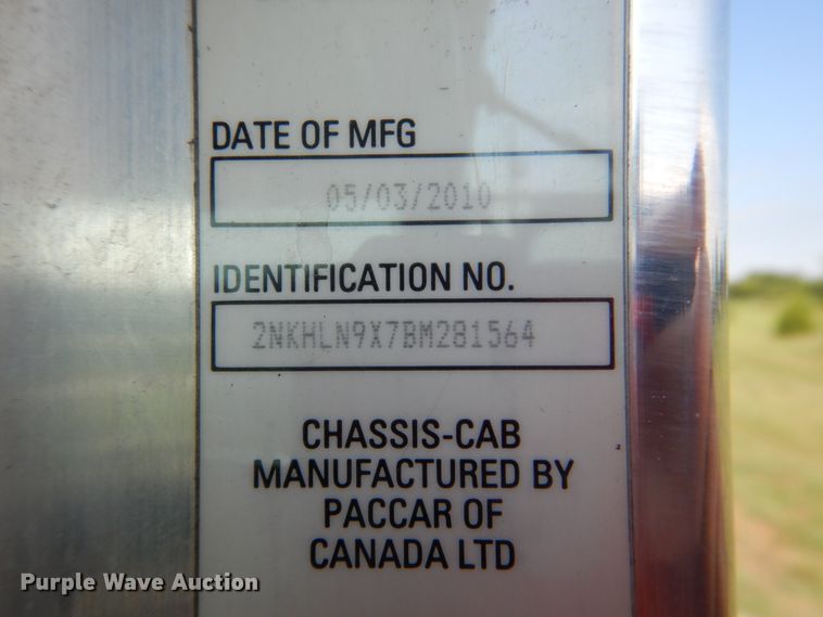 image for item GM9154 2011 Kenworth T370  refrigerated box truck