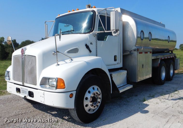 image for item GM9155 2007 Kenworth T300  fuel truck