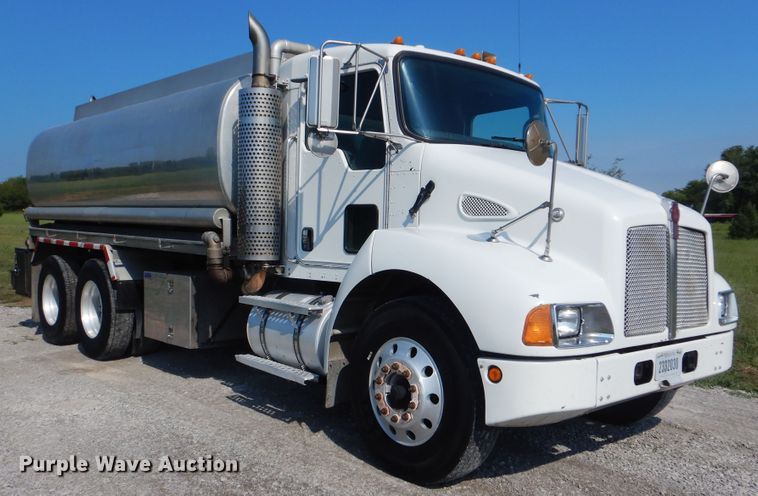 image for item GM9155 2007 Kenworth T300  fuel truck