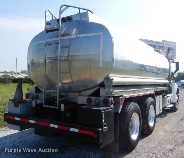 image for item GM9155 2007 Kenworth T300  fuel truck