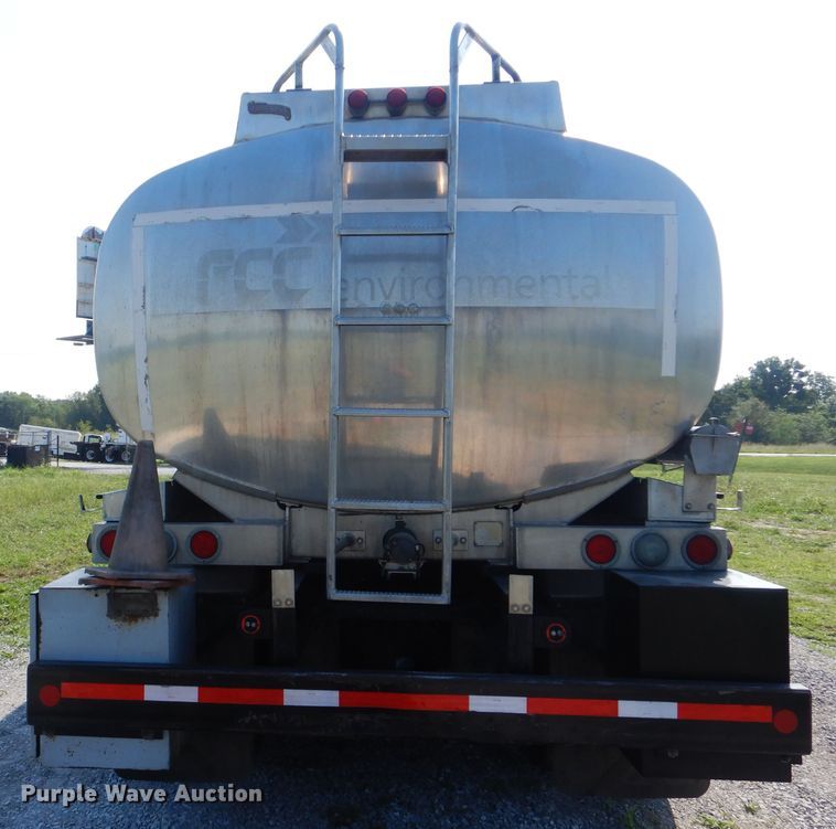 image for item GM9155 2007 Kenworth T300  fuel truck