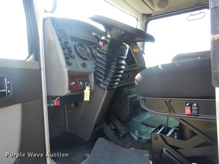 image for item GM9155 2007 Kenworth T300  fuel truck