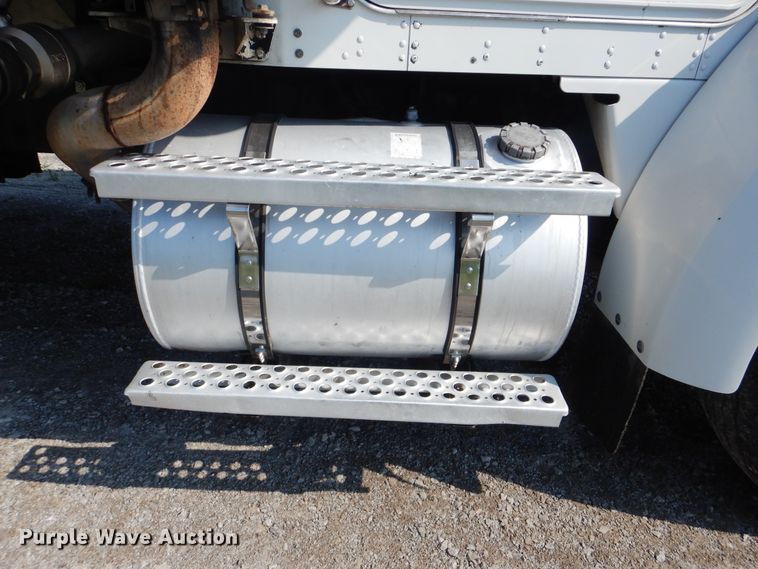 image for item GM9155 2007 Kenworth T300  fuel truck