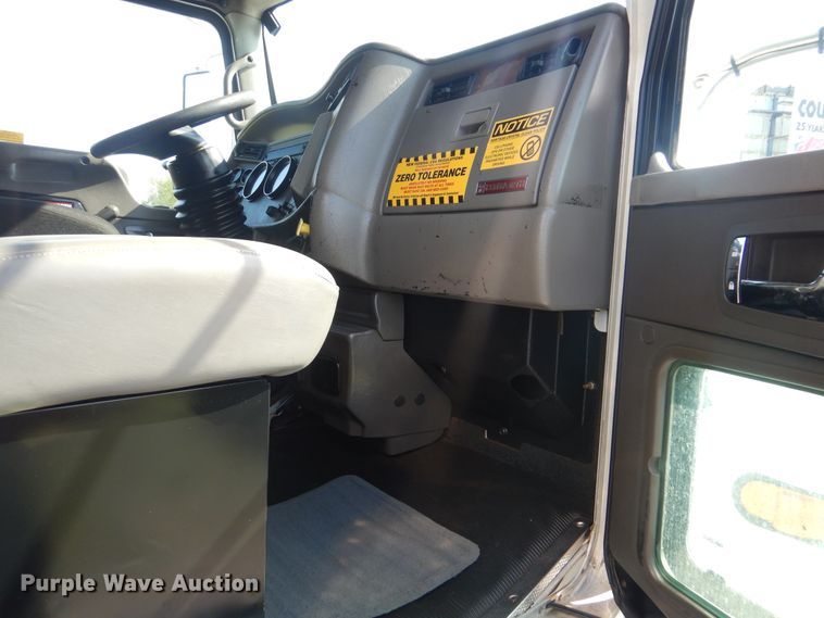 image for item GM9155 2007 Kenworth T300  fuel truck