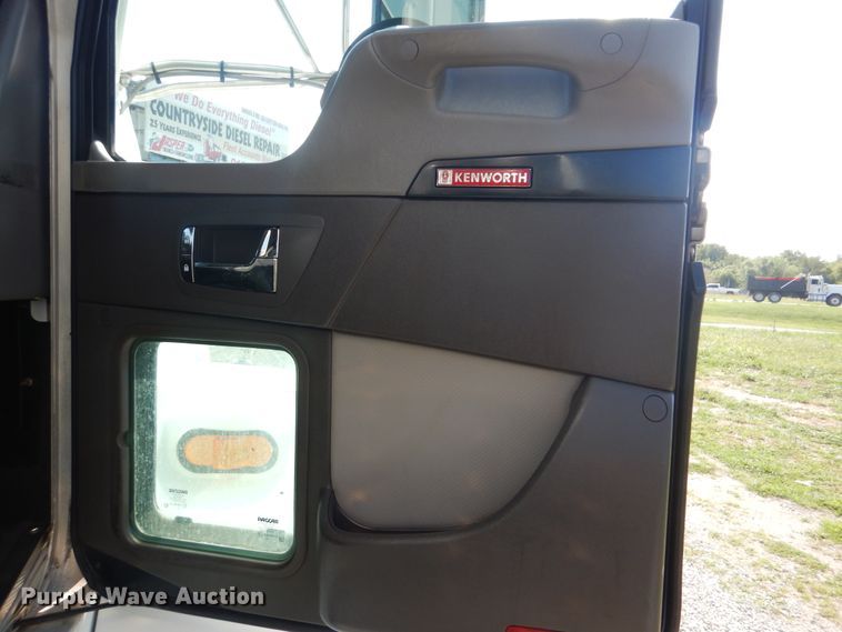 image for item GM9155 2007 Kenworth T300  fuel truck