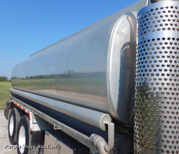 image for item GM9155 2007 Kenworth T300  fuel truck