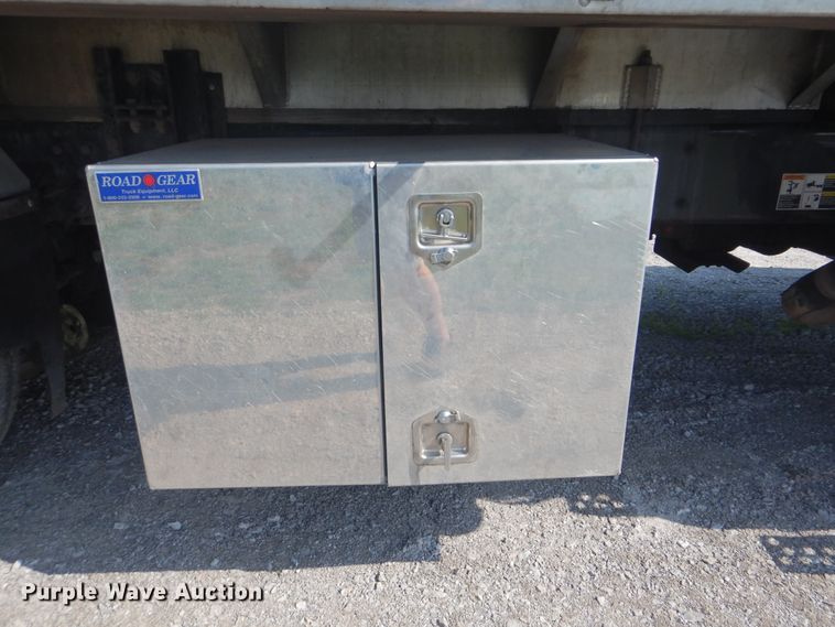 image for item GM9155 2007 Kenworth T300  fuel truck