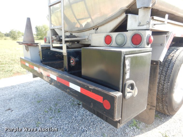 image for item GM9155 2007 Kenworth T300  fuel truck