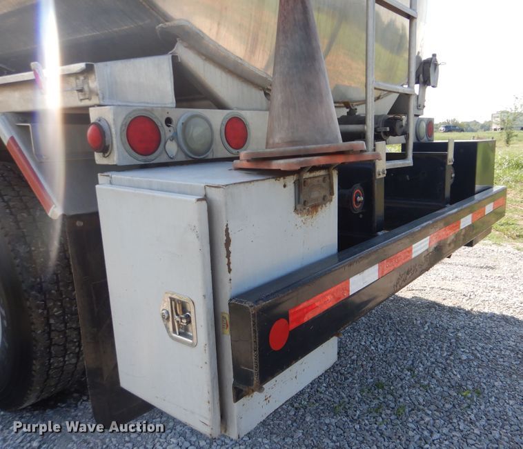 image for item GM9155 2007 Kenworth T300  fuel truck