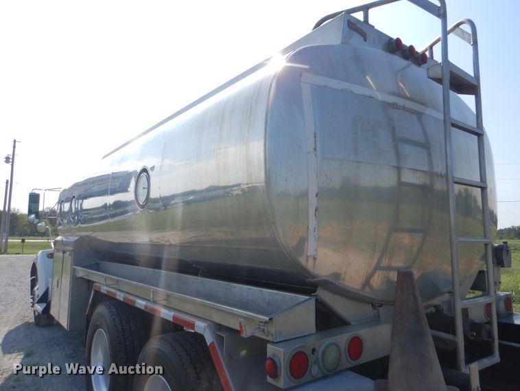 image for item GM9155 2007 Kenworth T300  fuel truck