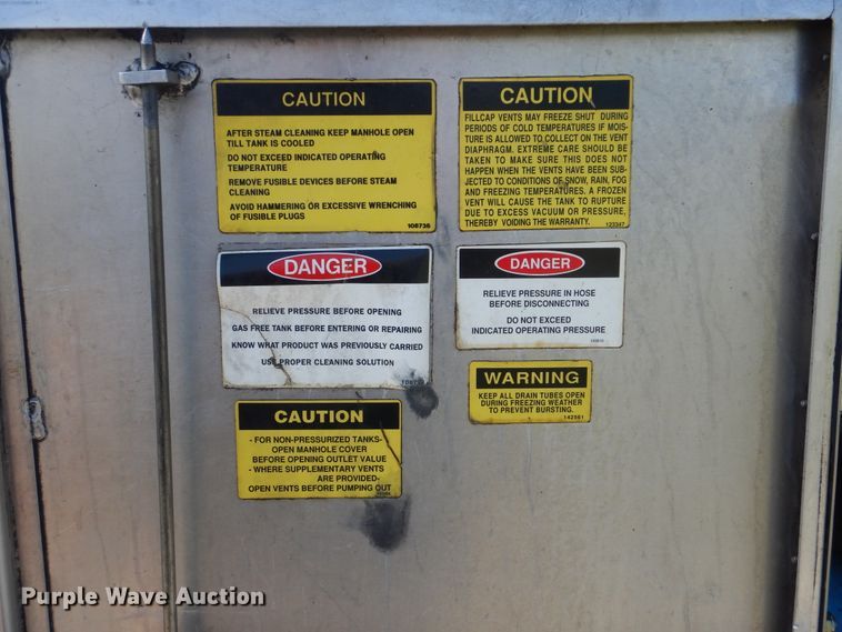 image for item GM9155 2007 Kenworth T300  fuel truck