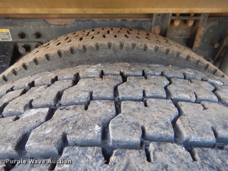 image for item GM9155 2007 Kenworth T300  fuel truck