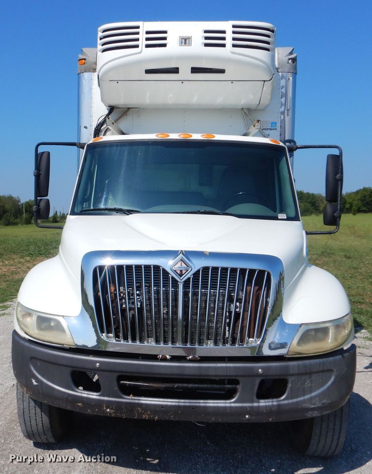 image for item GM9157 2005 International 4300  refrigerated box truck