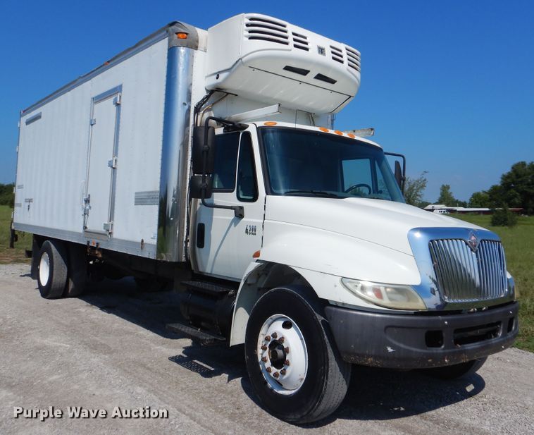 image for item GM9157 2005 International 4300  refrigerated box truck