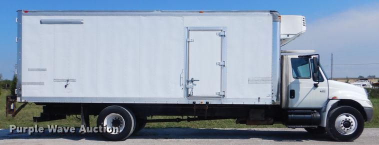 image for item GM9157 2005 International 4300  refrigerated box truck