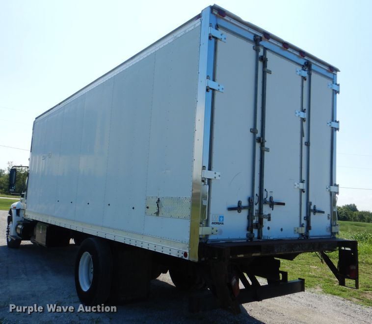 image for item GM9157 2005 International 4300  refrigerated box truck
