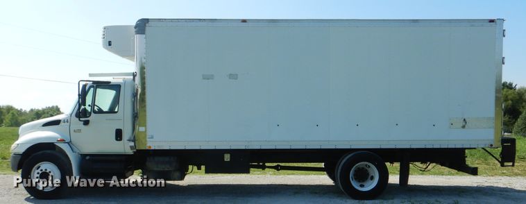 image for item GM9157 2005 International 4300  refrigerated box truck