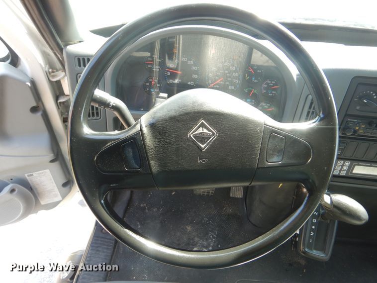 image for item GM9157 2005 International 4300  refrigerated box truck