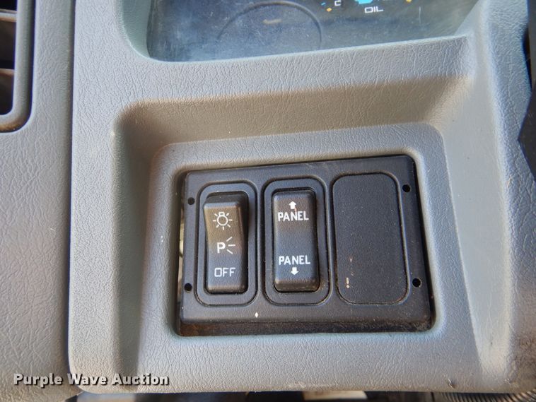 image for item GM9157 2005 International 4300  refrigerated box truck