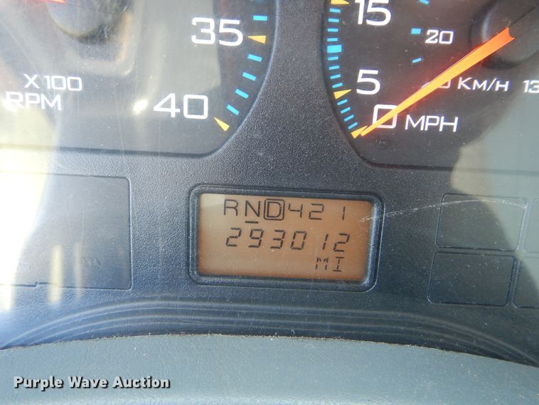 image for item GM9157 2005 International 4300  refrigerated box truck