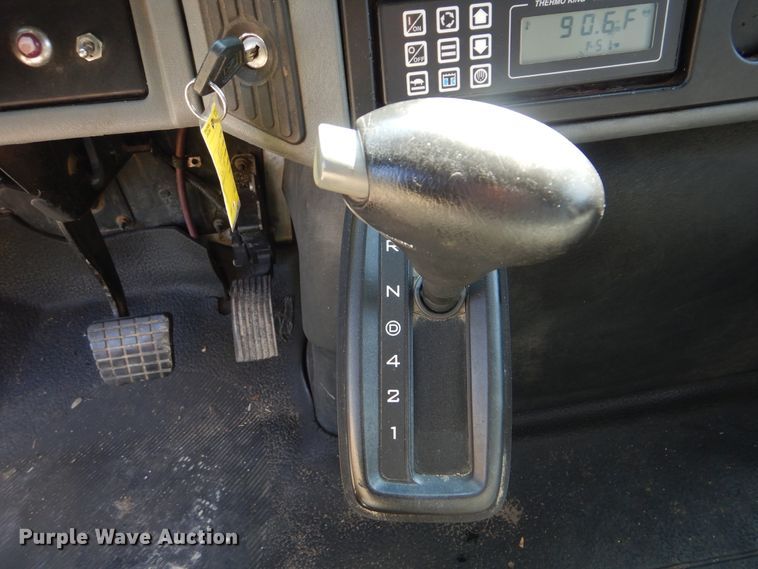 image for item GM9157 2005 International 4300  refrigerated box truck