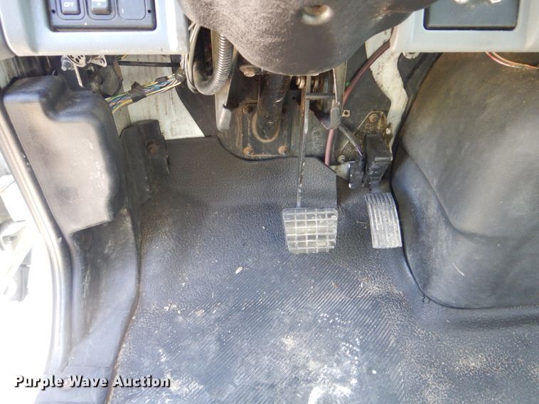 image for item GM9157 2005 International 4300  refrigerated box truck