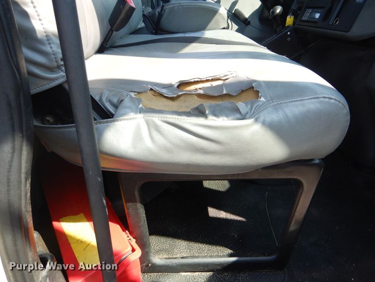 image for item GM9157 2005 International 4300  refrigerated box truck