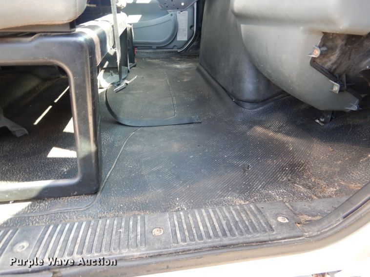 image for item GM9157 2005 International 4300  refrigerated box truck