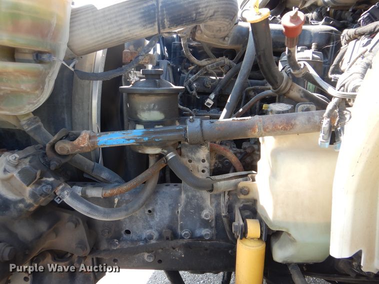 image for item GM9157 2005 International 4300  refrigerated box truck